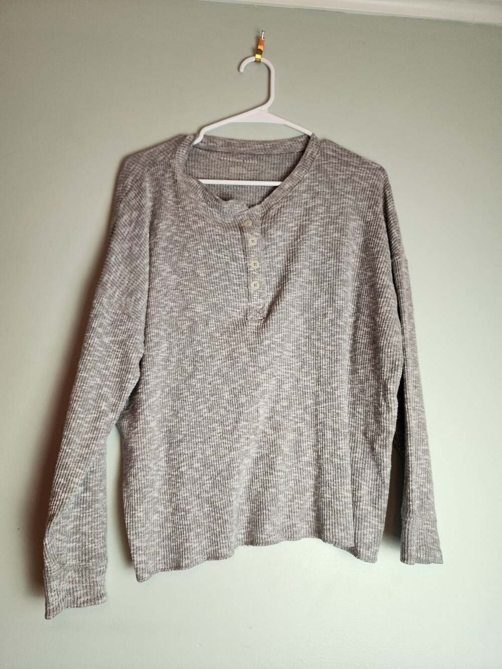 Cabincore Granola Girl American Eagle Gray Marled Ribbed Long-Sleeve Henley
